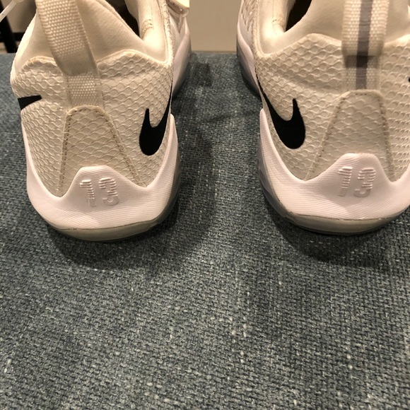 Nike white Velcro close shoe size 9 - Picture 2 of 4